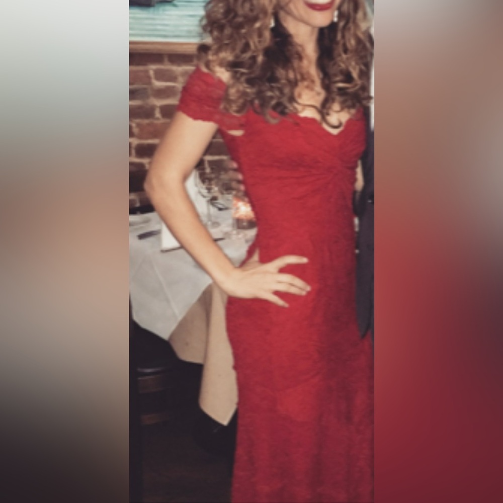 Nicole Miller Size 0 Elegant Red Off-Shoulder Dress
